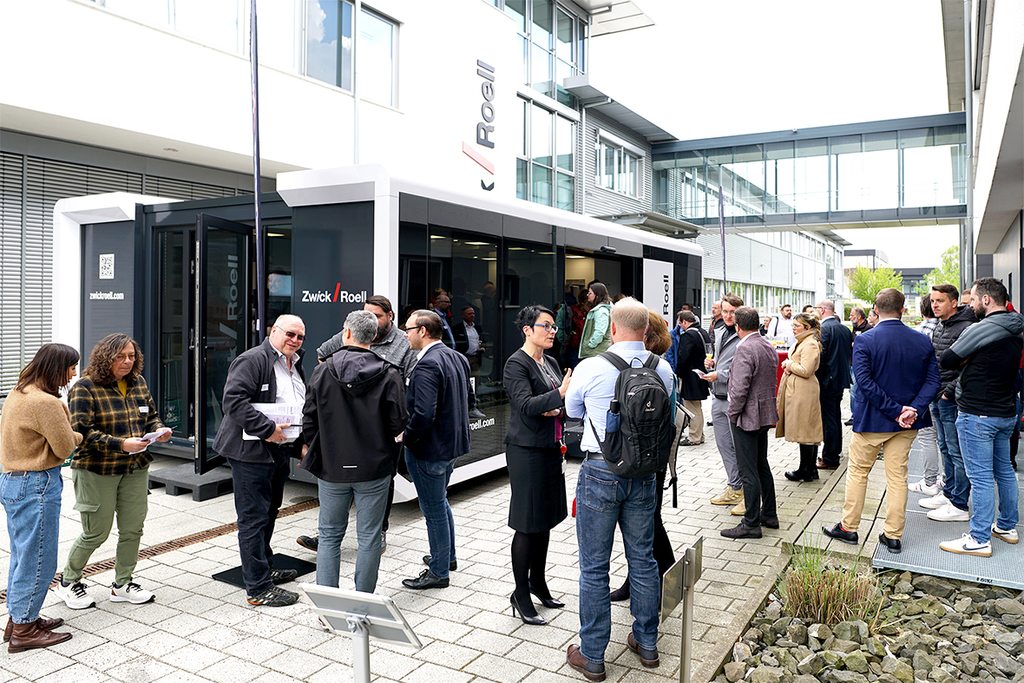 ZwickRoell geht mit neuem Fahrzeug auf Roadshow